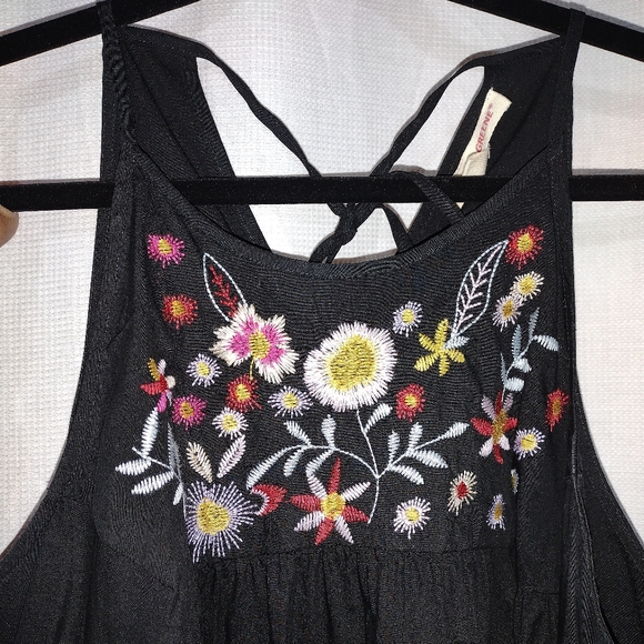 Black and florals too - Picture 4 of 4